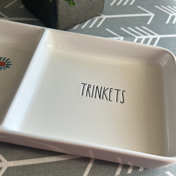 RAE DUNN 1/2 Floral 🌿🌺 “Trinkets” Plate 🪴 - Picture 4 of 9